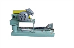 Máquina dobradeira de bainha com regulação de velocidade